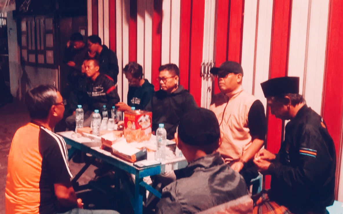 RT Wawan Ajak Warga Siskamling Rutin Antisipasi Gangguan Kamtibmas Akhir Pekan Bareng Lurah Bongkaran