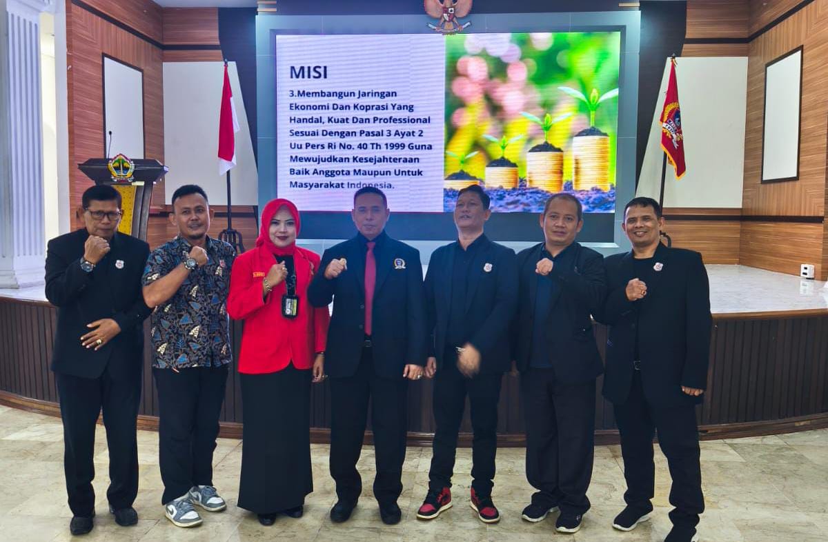 Ketum PWDPI Kukuhkan Pengurus DPW dan DPC Se-Jawa  Tengah, Tekankan Profesionalisme Wartawan