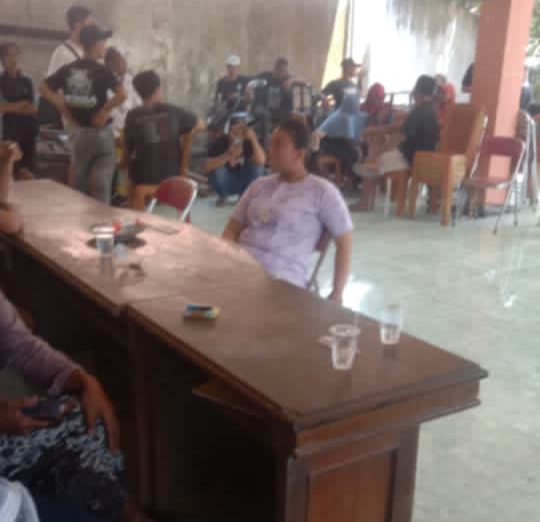 GEMPAR PAGI-PAGI! Ratusan Warga Geruduk Kos di Sidayu, Pria dan Ibu Rumah Tangga Diamankan Polisi