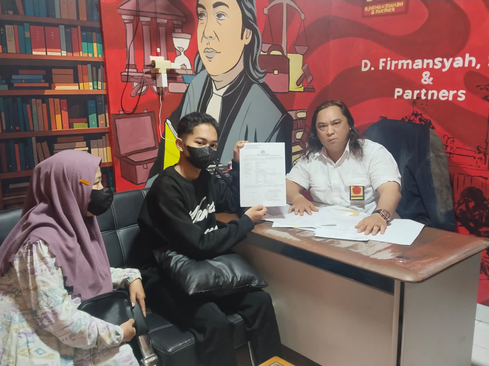 Hampir 3 Tahun Laporan  Penganiayaan Siswa SMK Rajasa  Belum Jelas, Keluarga  Pertanyakan Kepastian Hukum di  Polrestabes Surabaya