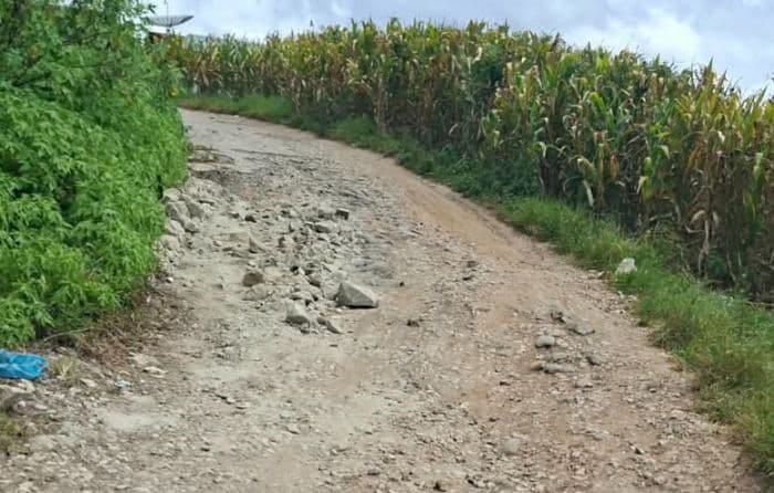 Warga Dairi Mengeluh Masih Banyak Jalan Rusak. Bupati Dairi Dengan Gencar Menaikkan Tambahan Pendapatan Pegawai
