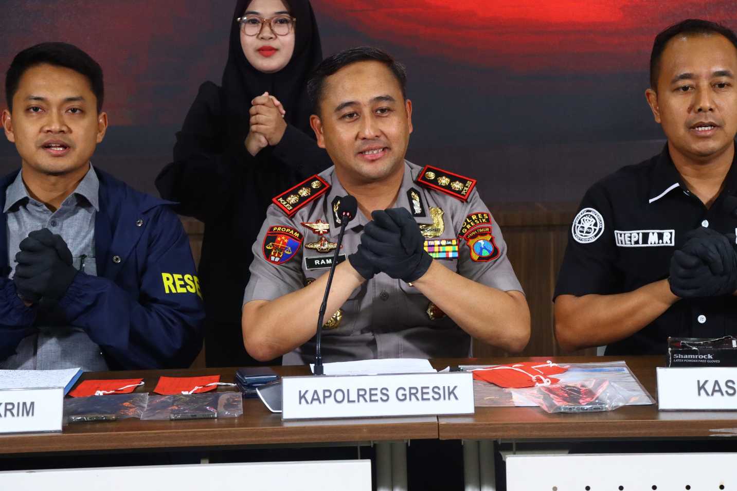 Quick Wins Kapolri, Polres Gresik Gerak Cepat Tangkap DC Pinjol Ancam Warga, Uang Korban Langsung Dikembalikan
