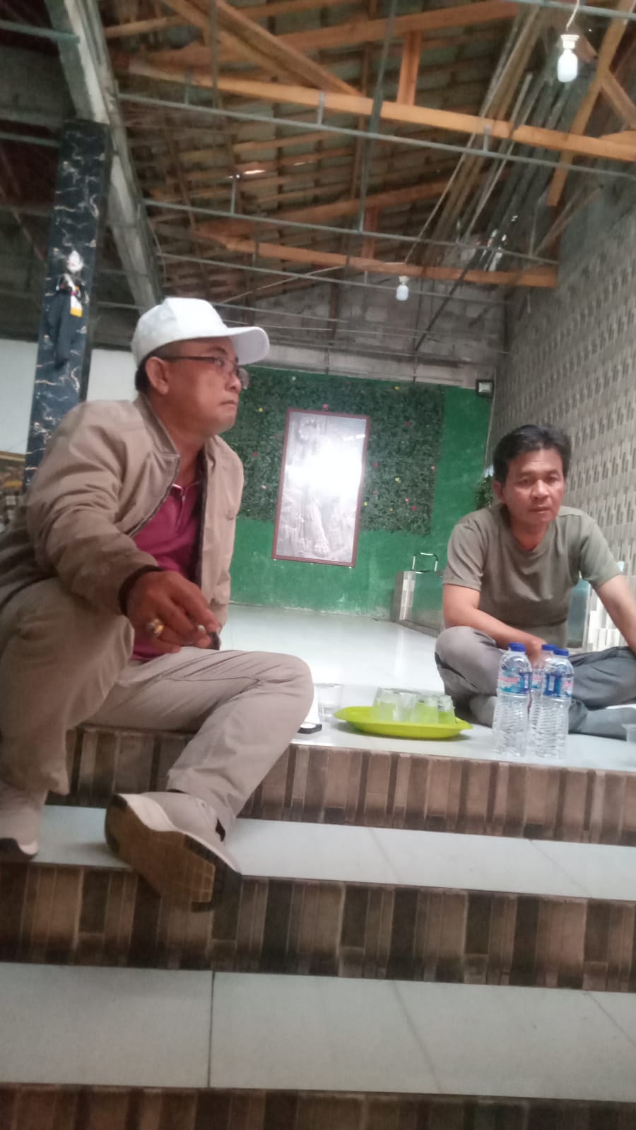 Bongkar Framing "Kades Kaya" di Mekarwangi Kala Asimetri Informasi Medsos  Mengintimidasi Realitas Empiris