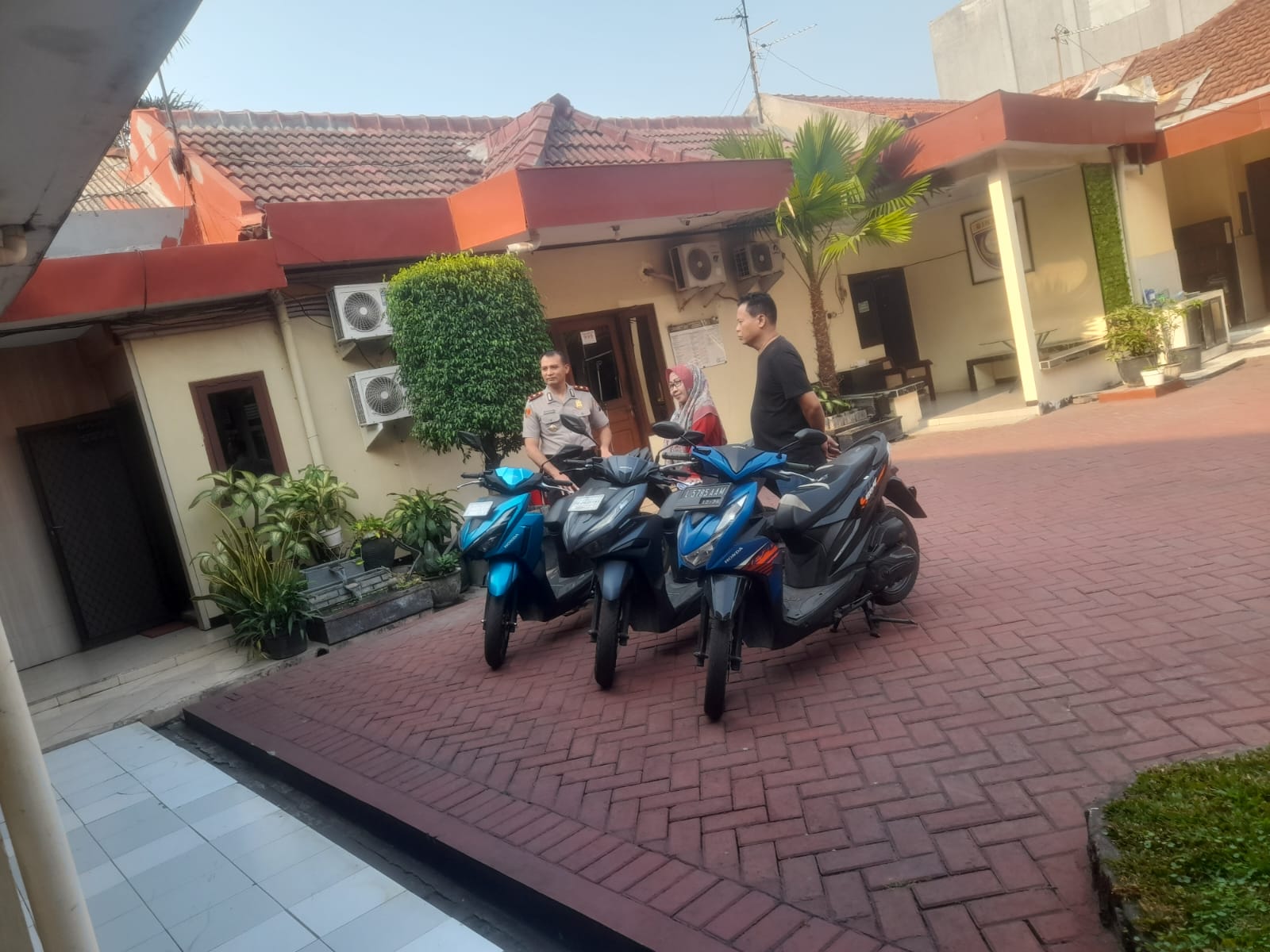 Berkedok Sewa Motor, Tiga Unit Milik Warga Diduga Digadaikan Polsek Wonocolo Bergerak, Kendaraan Kembali ke Pemilik